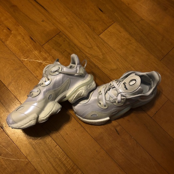 white Adidas Torsion🤍 - Picture 3 of 9